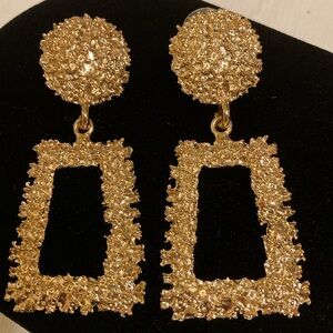 gold tone nugget door knocker earrings